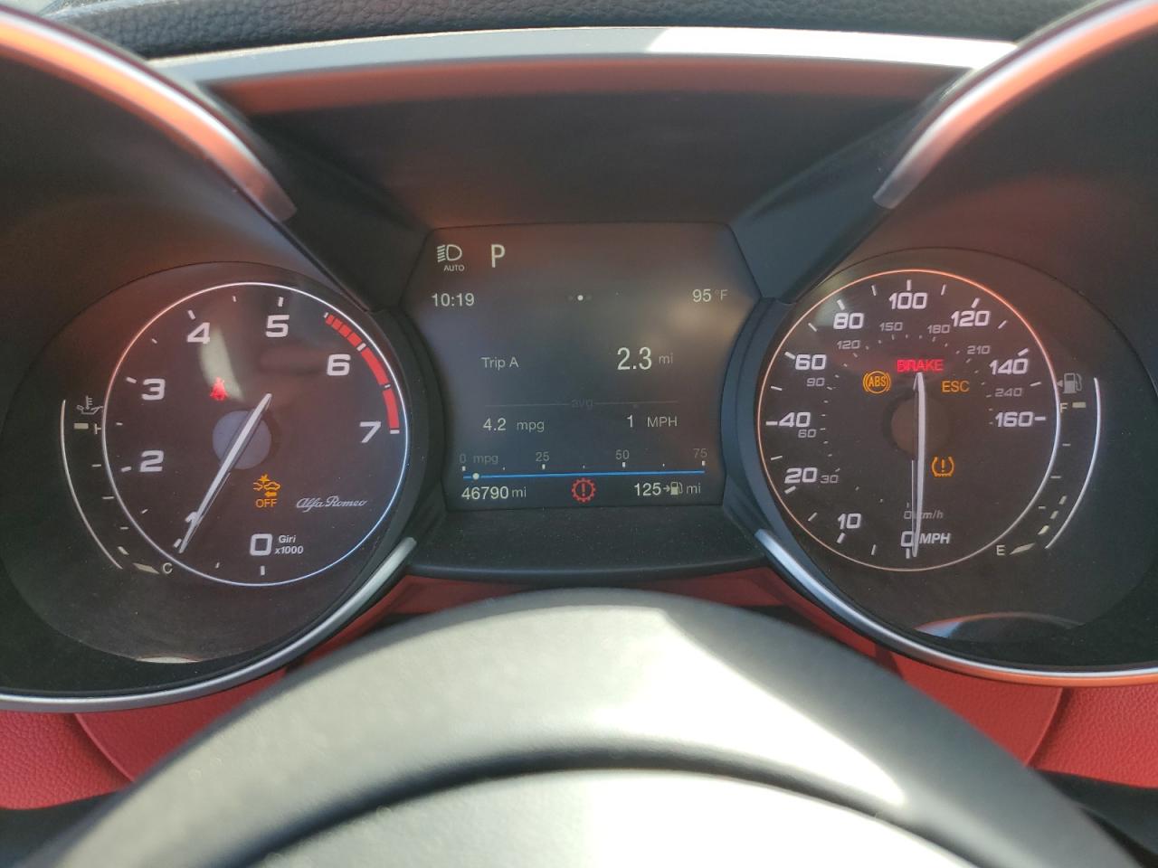 2018 Alfa Romeo Giulia - Image 9