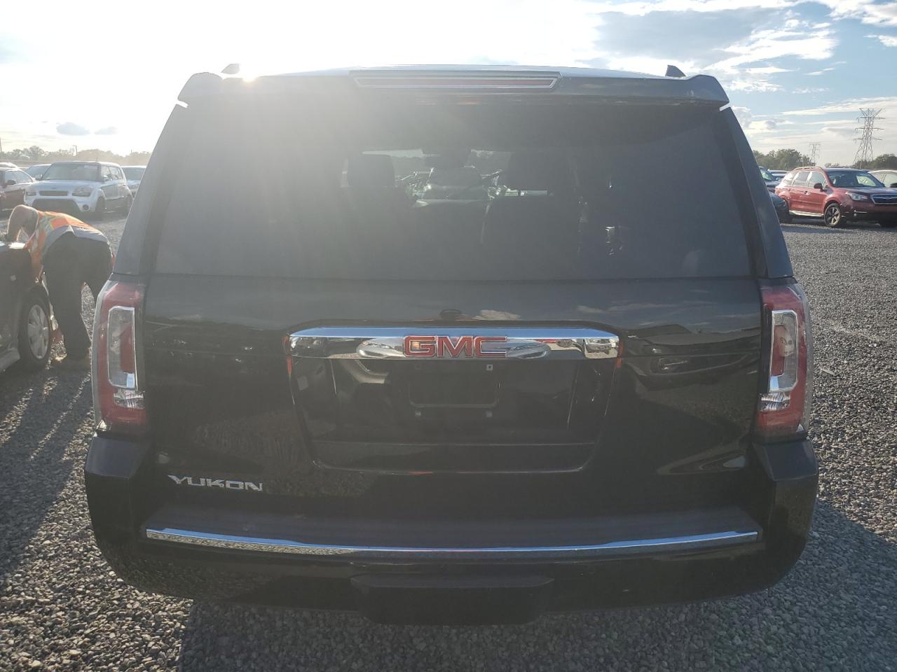 1GKS2CKJ1JR252352 2018 GMC Yukon Denali