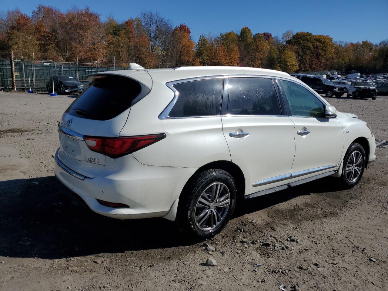 2017 Infiniti QX60 - Image 3