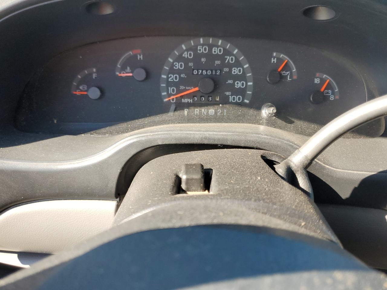 2000 Ford Econoline E150 Van VIN: 1FTRE14W7YHB00445 Lot: 75105234