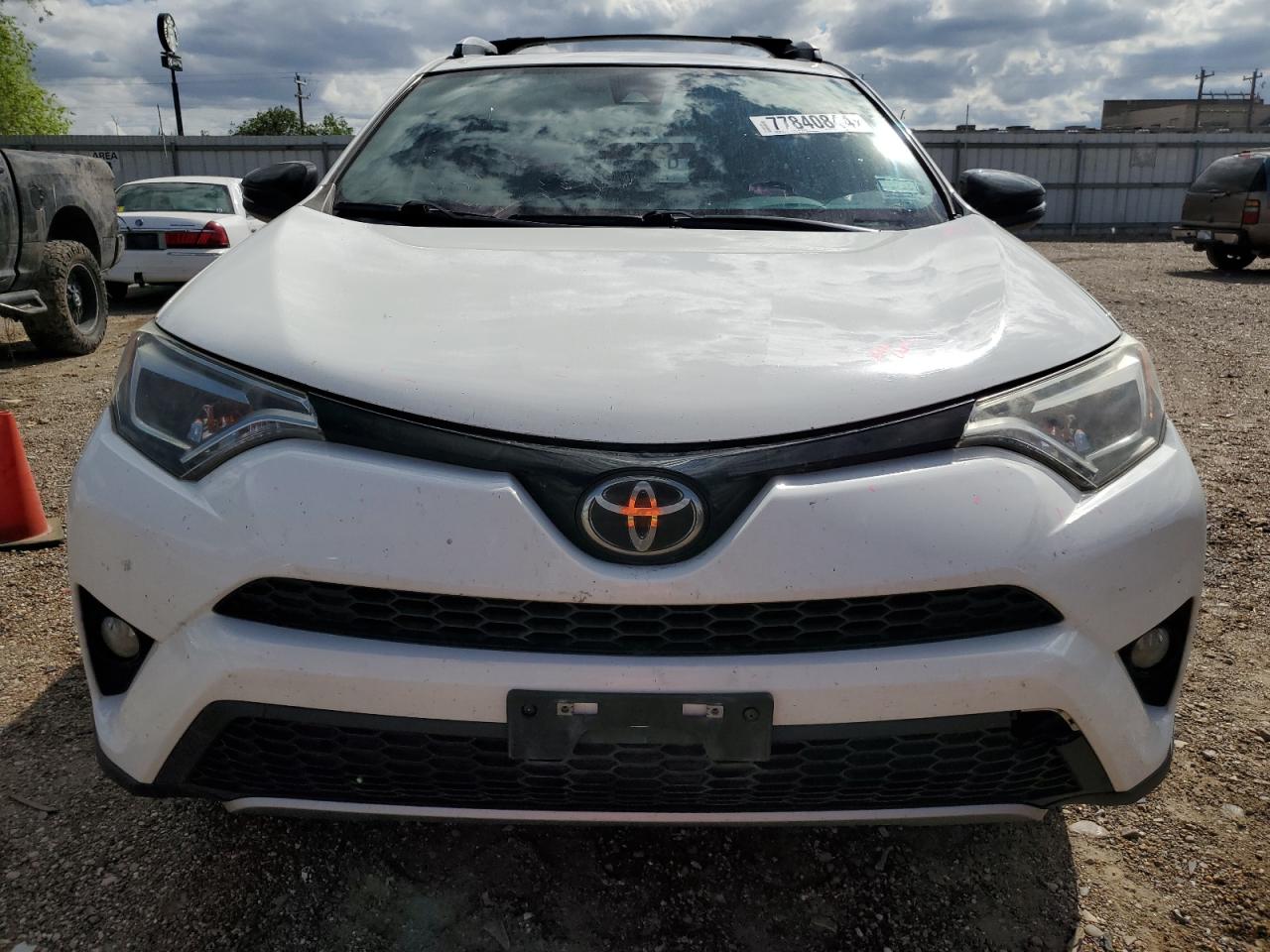 2017 Toyota RAV 4 - Image 5