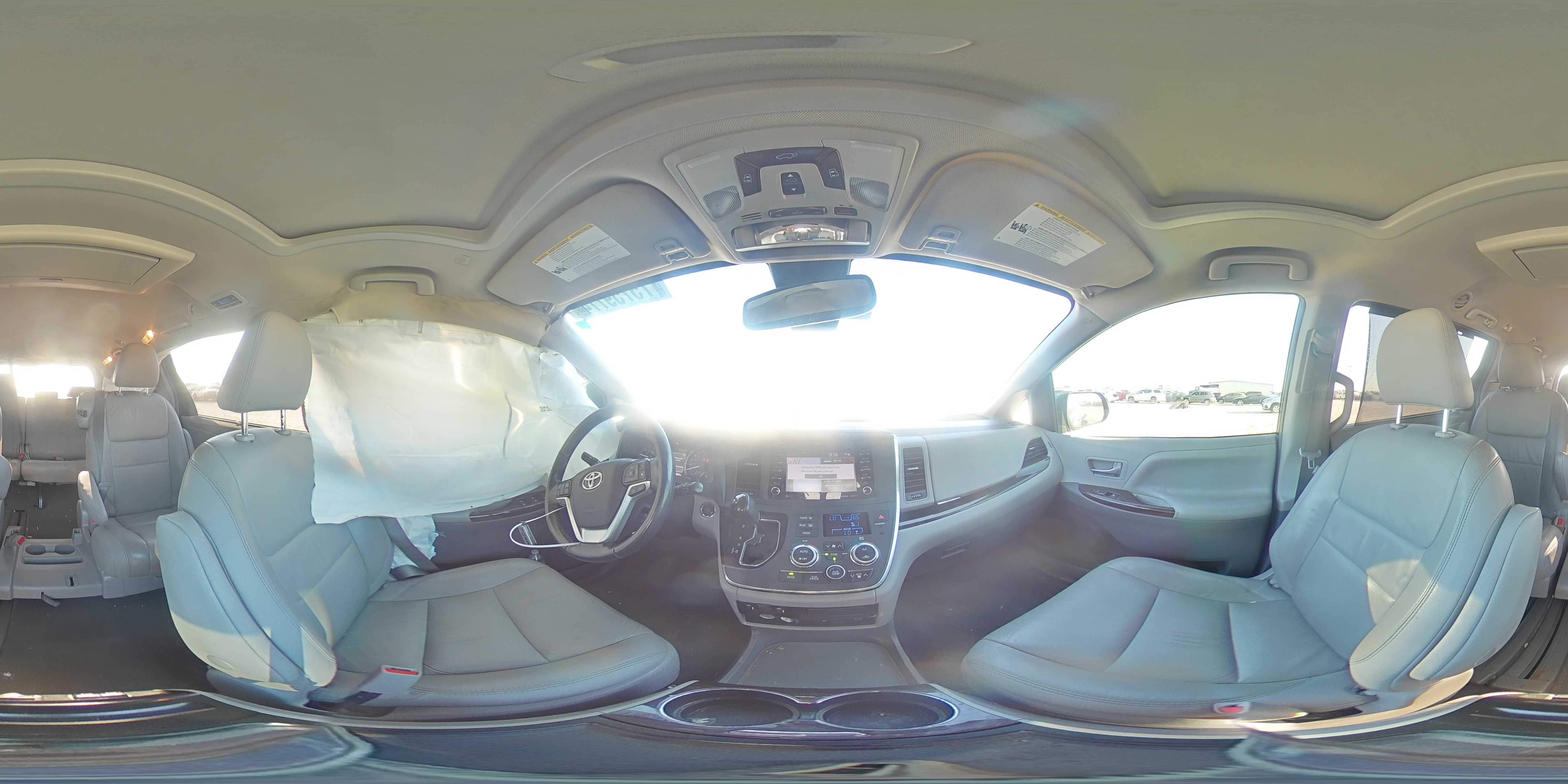 2019 Toyota Sienna - Image 13