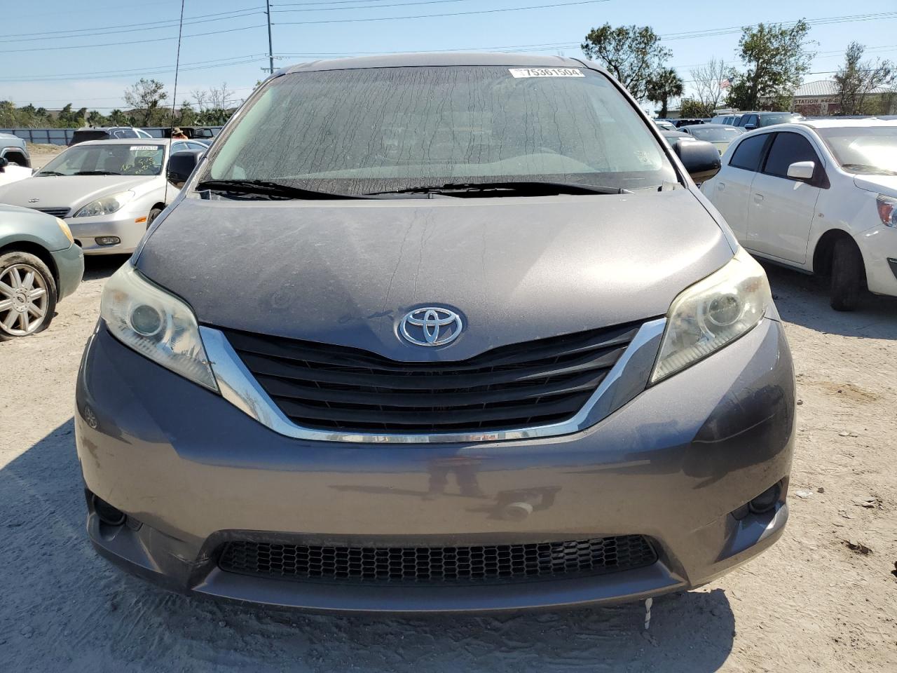 5TDKK3DC4BS132817 2011 Toyota Sienna Le