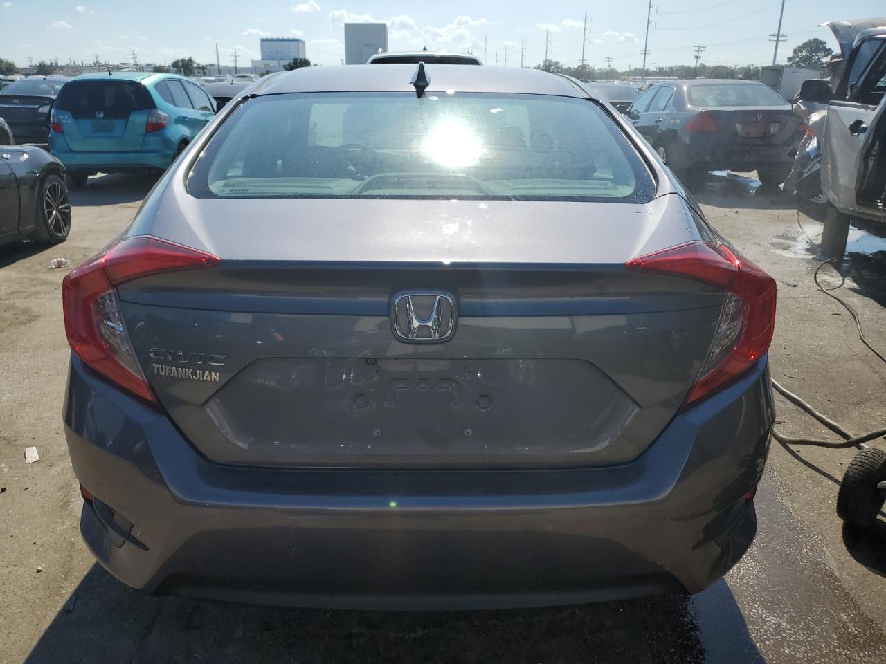 19XFC2F79JE202667 2018 Honda Civic Ex