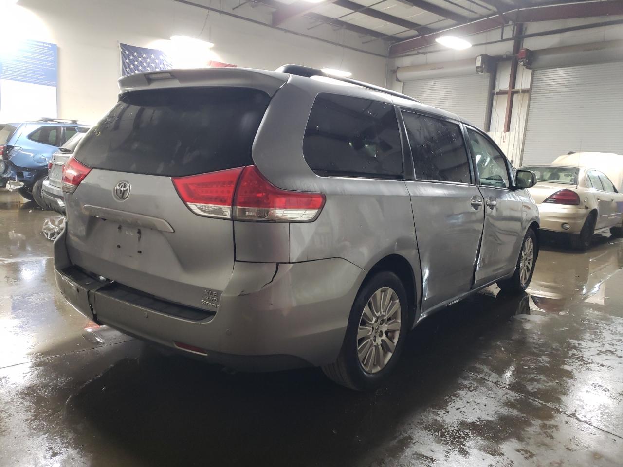 2012 Toyota Sienna - Image 3