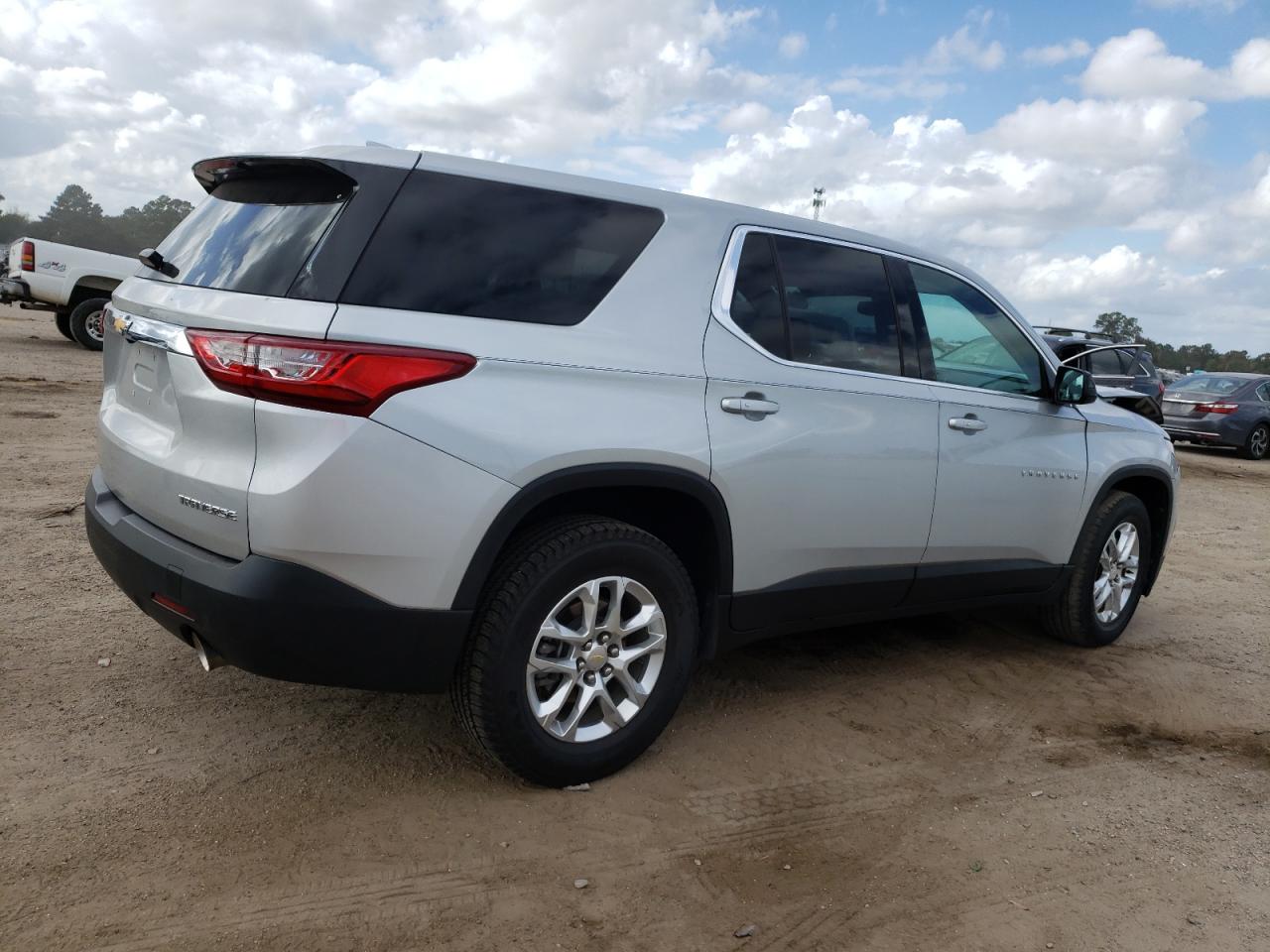 2019 Chevrolet Traverse - Image 3