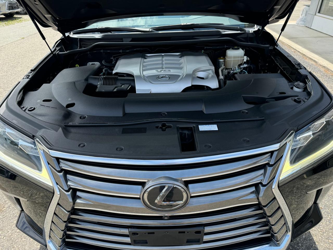 JTJHY7AX4J4264121 2018 Lexus Lx 570