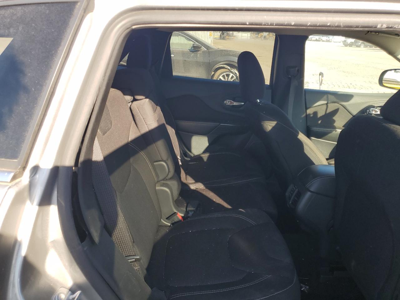 2016 Jeep Grand Cherokee - Image 11