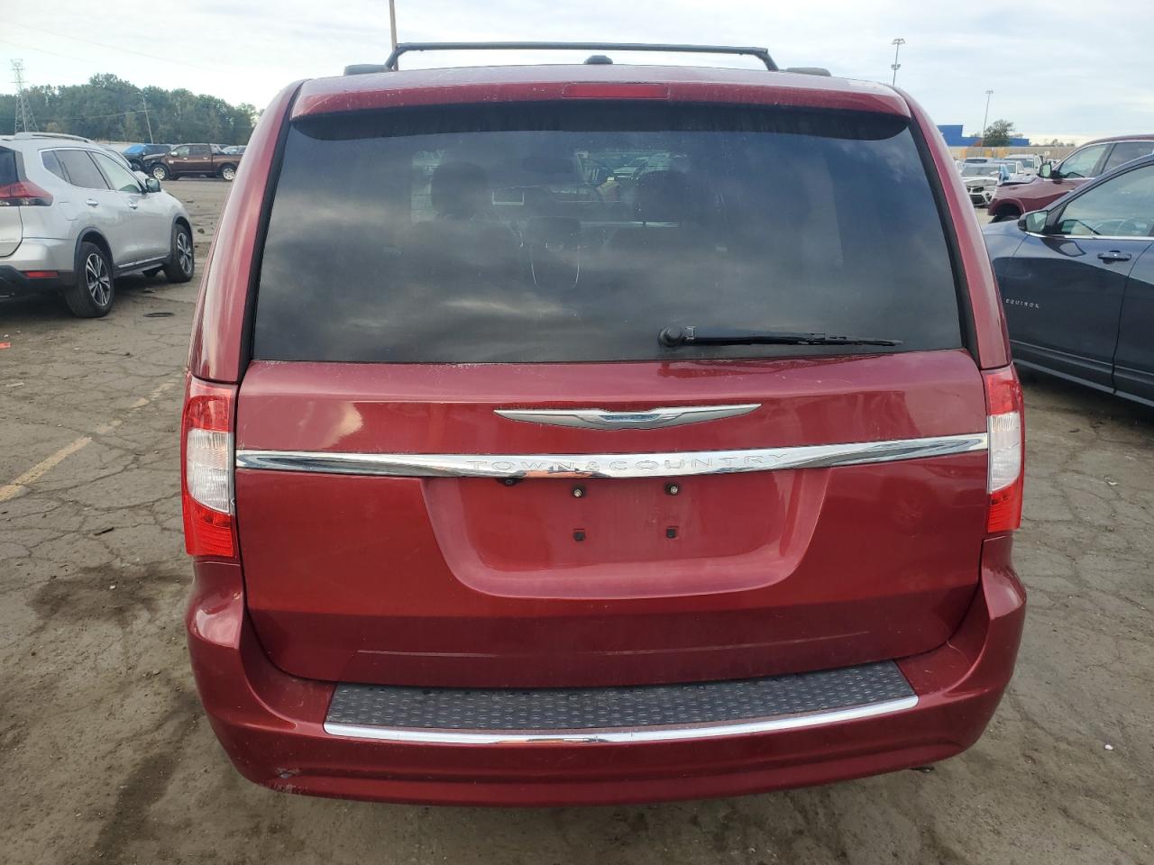 2014 Chrysler Town & Country - Image 6