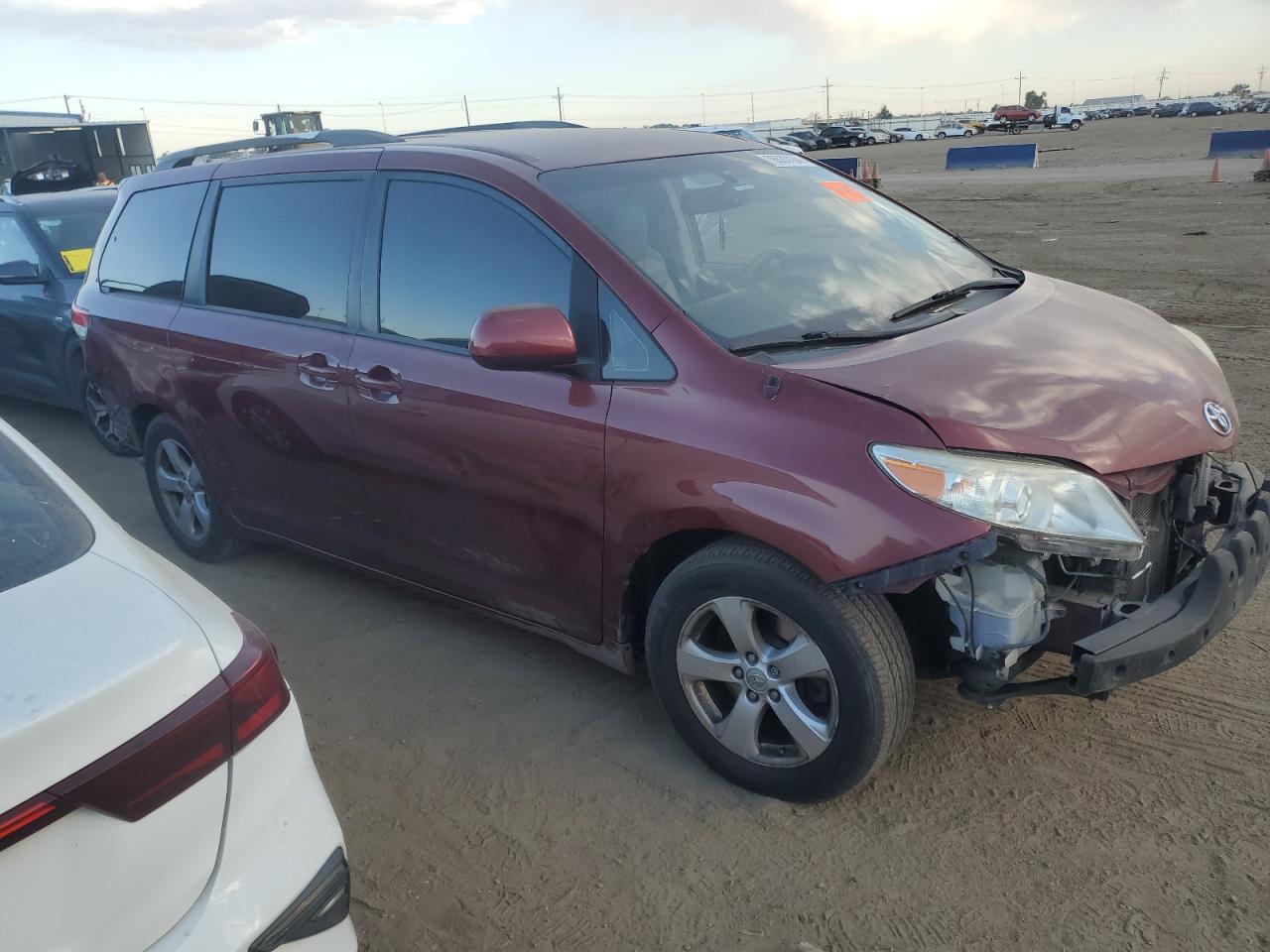 2014 Toyota Sienna - Image 4