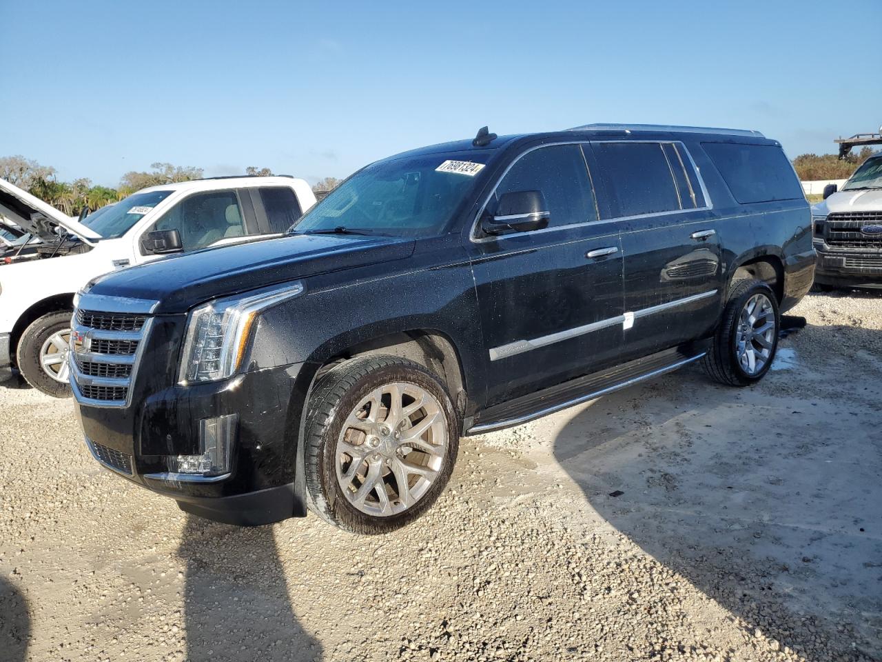 VIN 1GYS4HKJXKR186608 2019 CADILLAC ESCALADE no.1