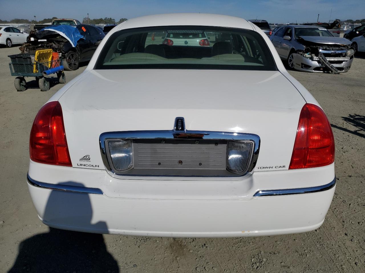 2009 Lincoln Town Car Signature Limited VIN: 2LNHM82VX9X636661 Lot: 77185404