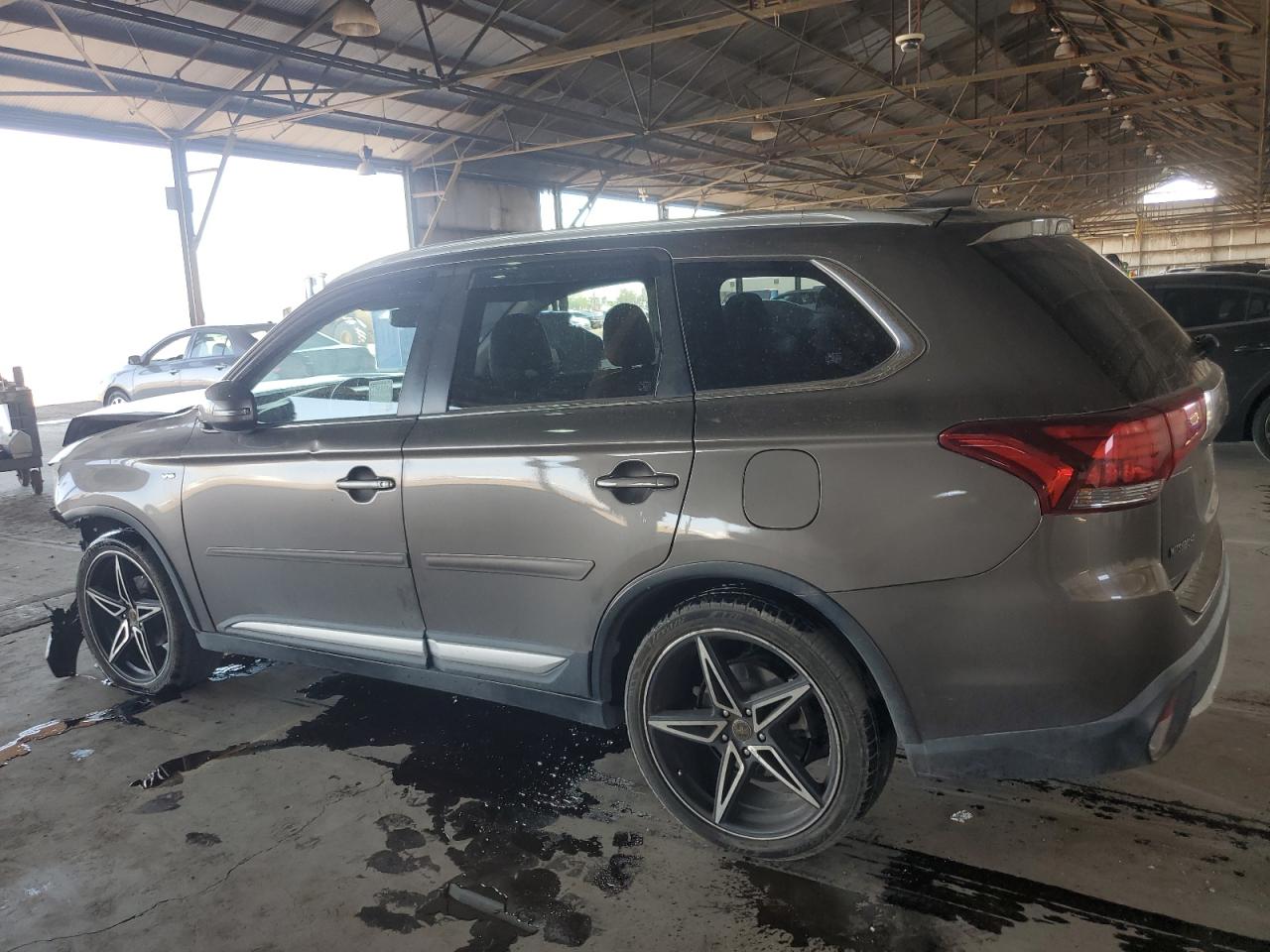 2017 Mitsubishi Outlander - Image 2