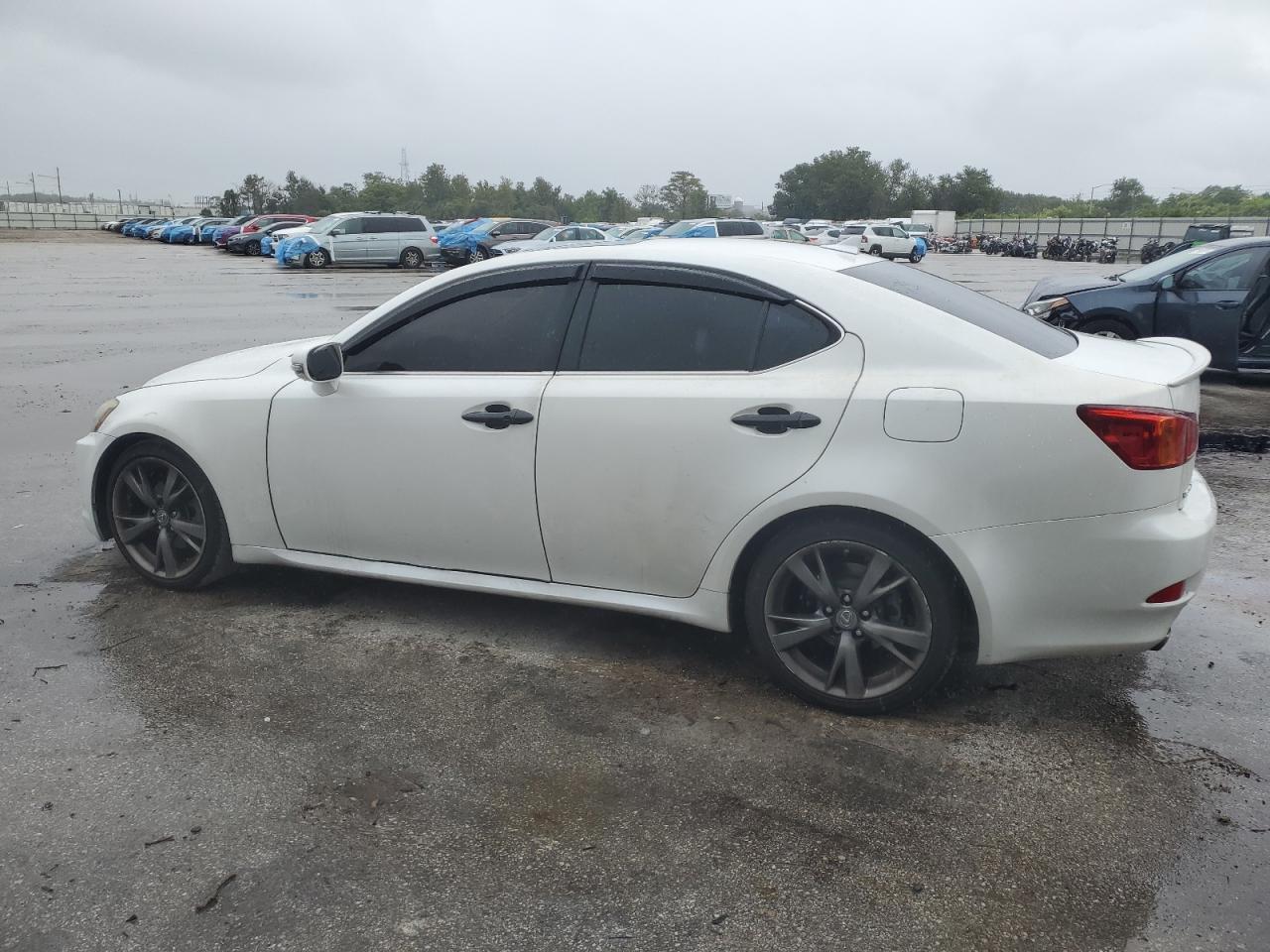 2010 Lexus IS - Image 2