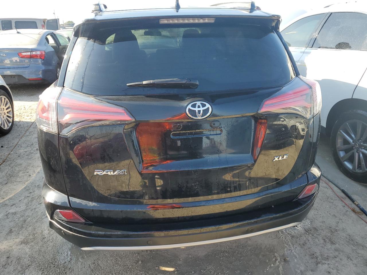 2018 Toyota RAV 4 - Image 6