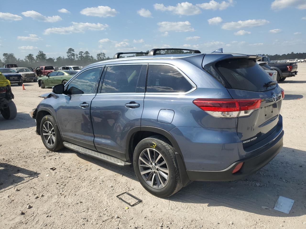 2019 Toyota Highlander - Image 2