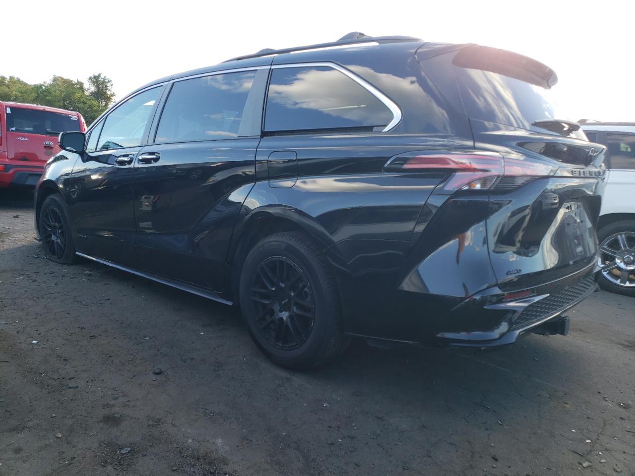 2021 Toyota Sienna - Image 2