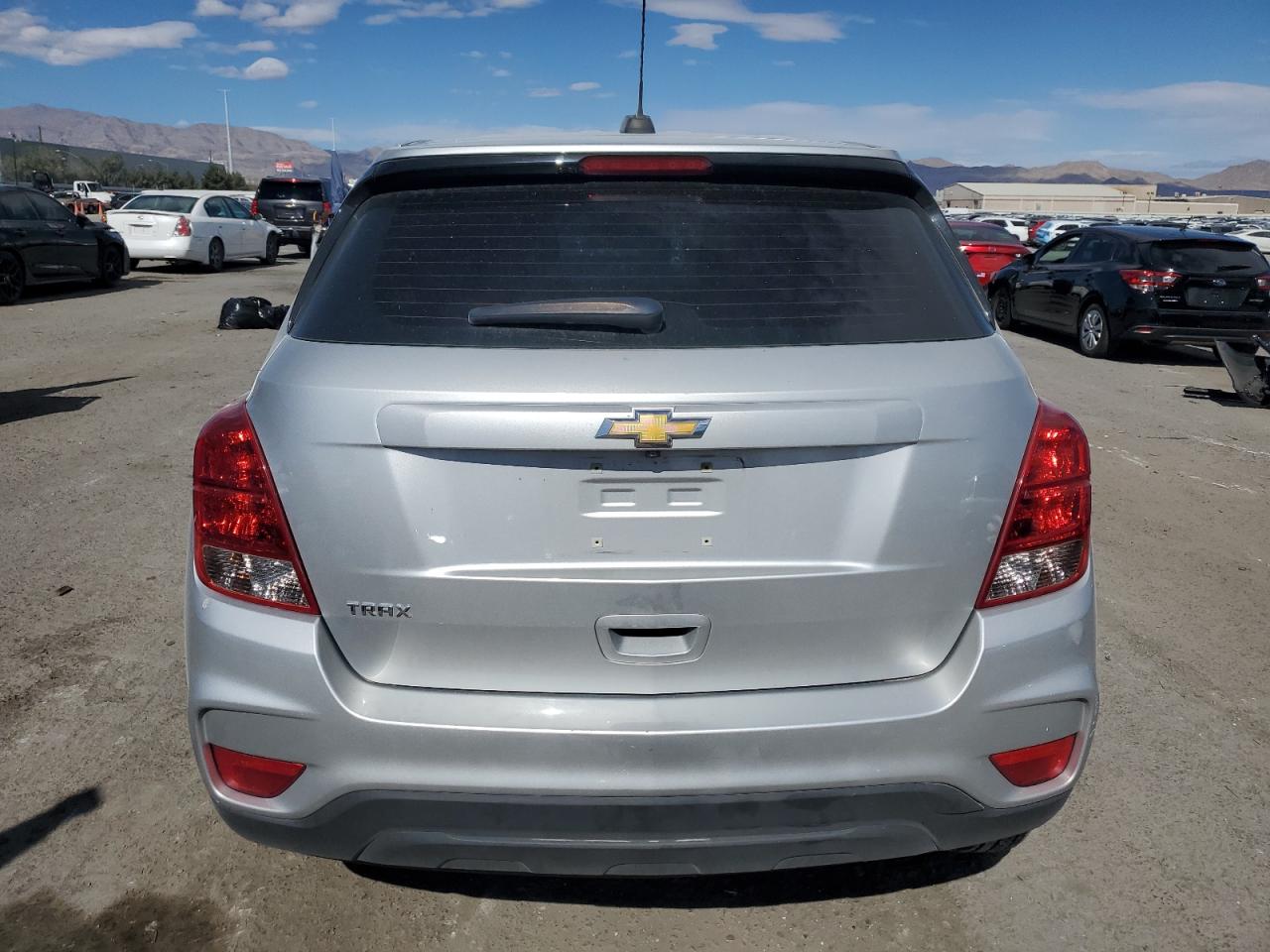 VIN KL7CJKSB5JB733264 2018 CHEVROLET TRAX no.6