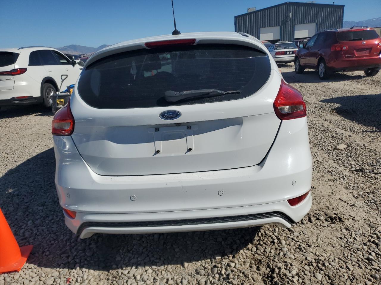 2015 Ford Focus Se VIN: 1FADP3K25FL357913 Lot: 77706474