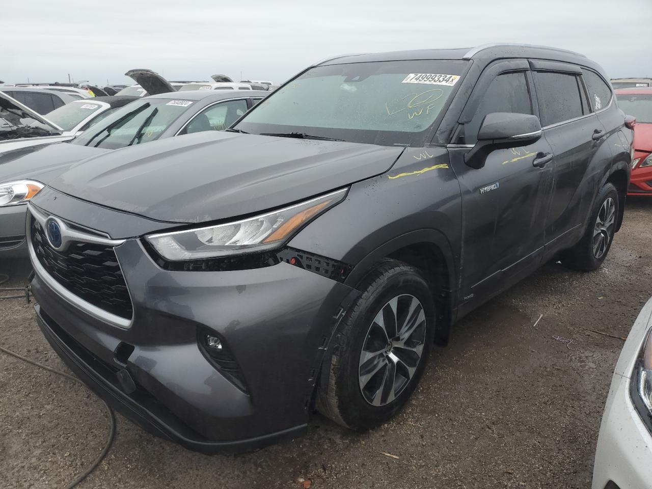 2020 Toyota Highlander - Image 1