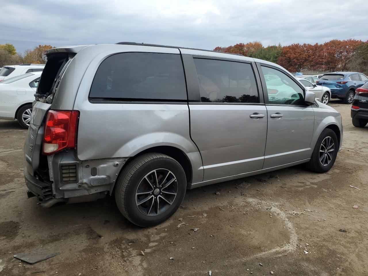 2018 Dodge Caravan - Image 3