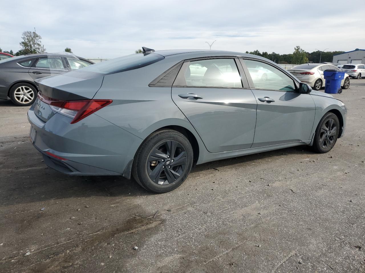 2022 Hyundai Elantra - Image 3