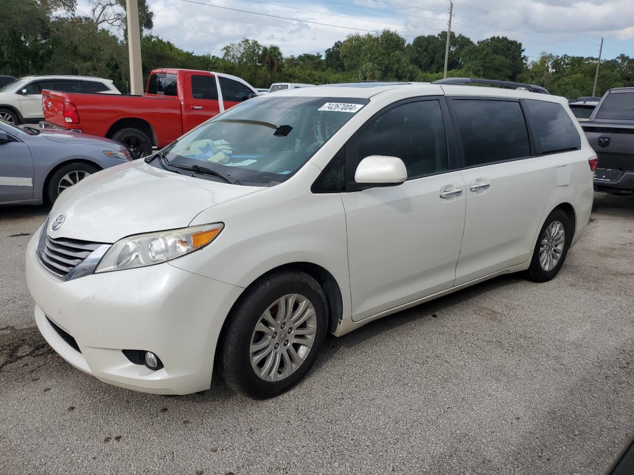 5TDYZ3DC8HS862681 2017 TOYOTA SIENNA - Image 1