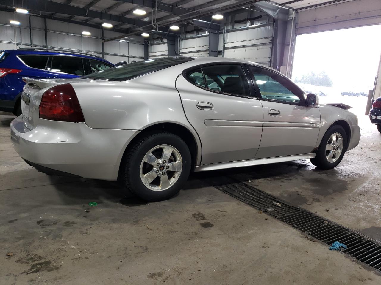 2006 Pontiac Grand Prix - Image 3