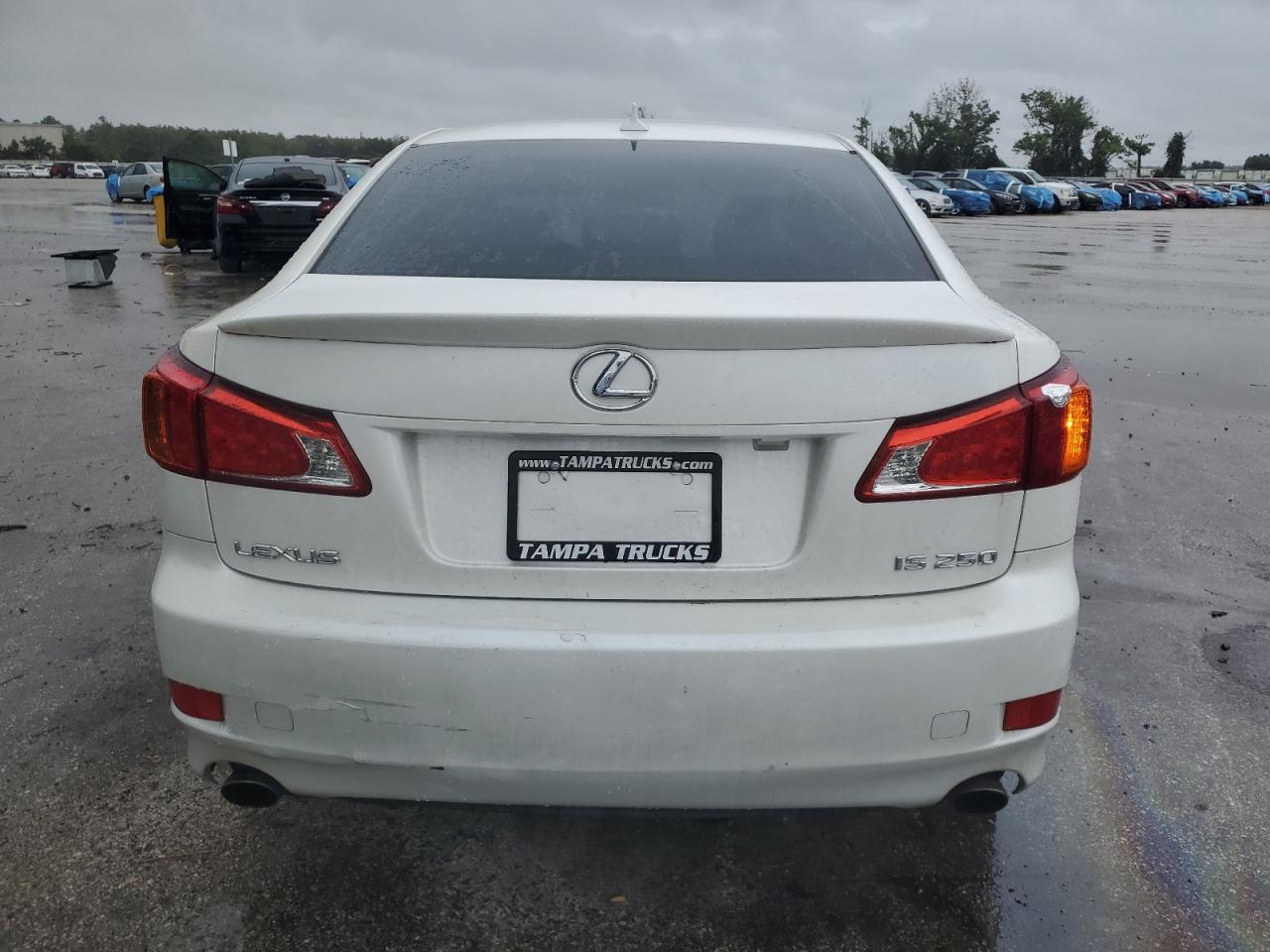 2010 Lexus IS - Image 6