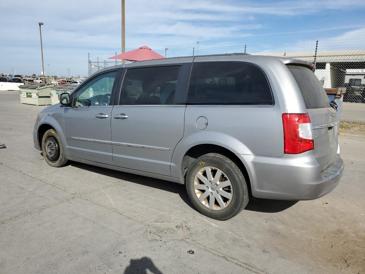 2014 Chrysler Town & Country - Image 2