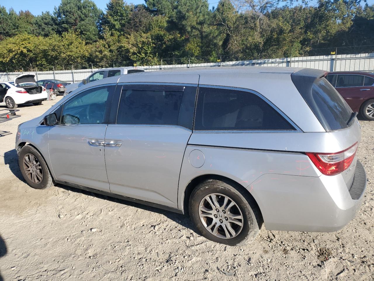 2012 Honda Odyssey - Image 2