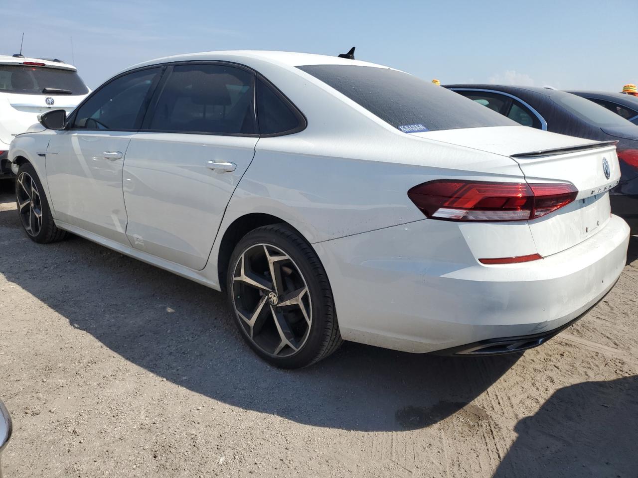 2020 Volkswagen Passat - Image 2