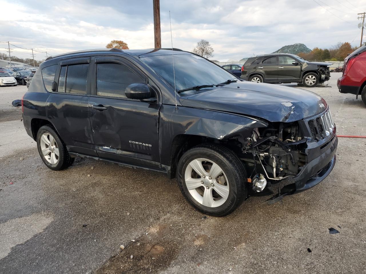 VIN 1C4NJDBB1FD332264 2015 JEEP COMPASS no.4