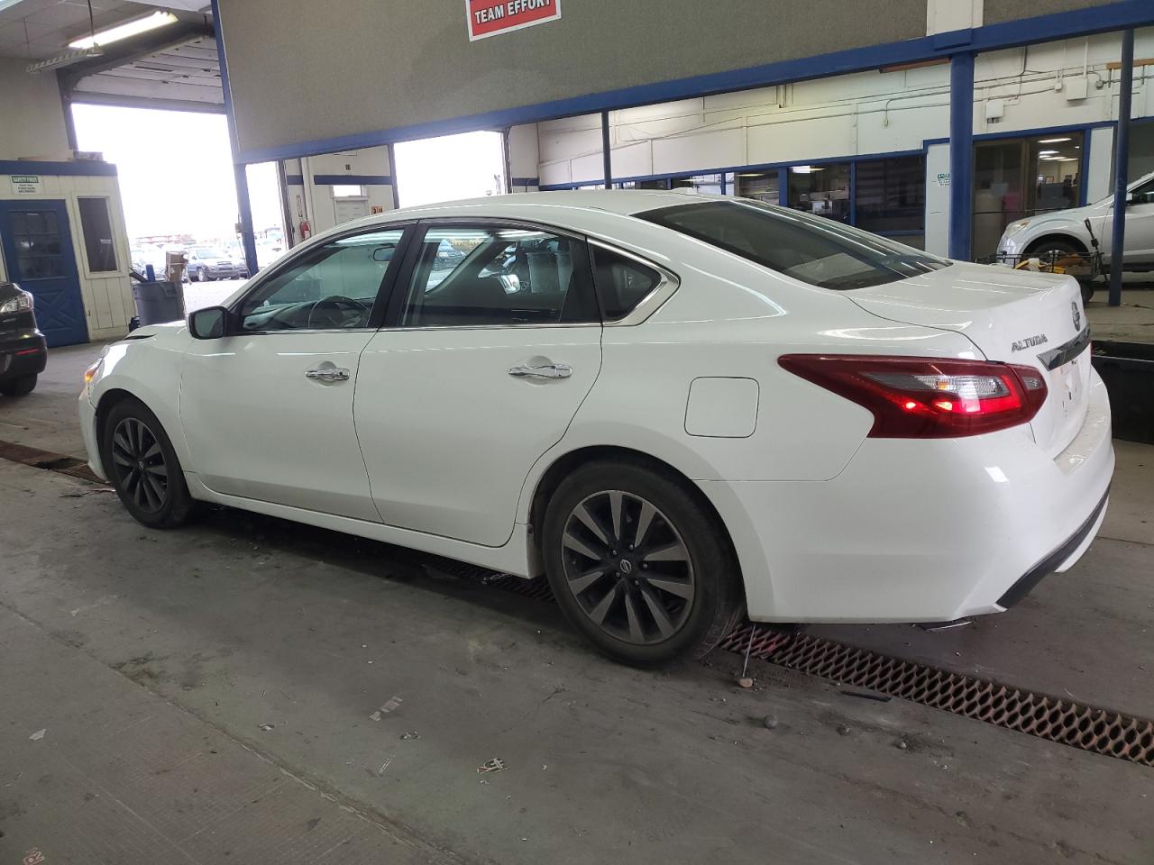 VIN 1N4AL3AP1JC196531 2018 NISSAN ALTIMA no.2