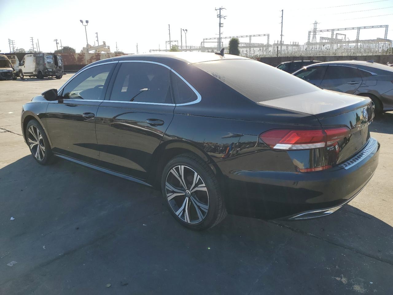 2021 Volkswagen Passat - Image 2