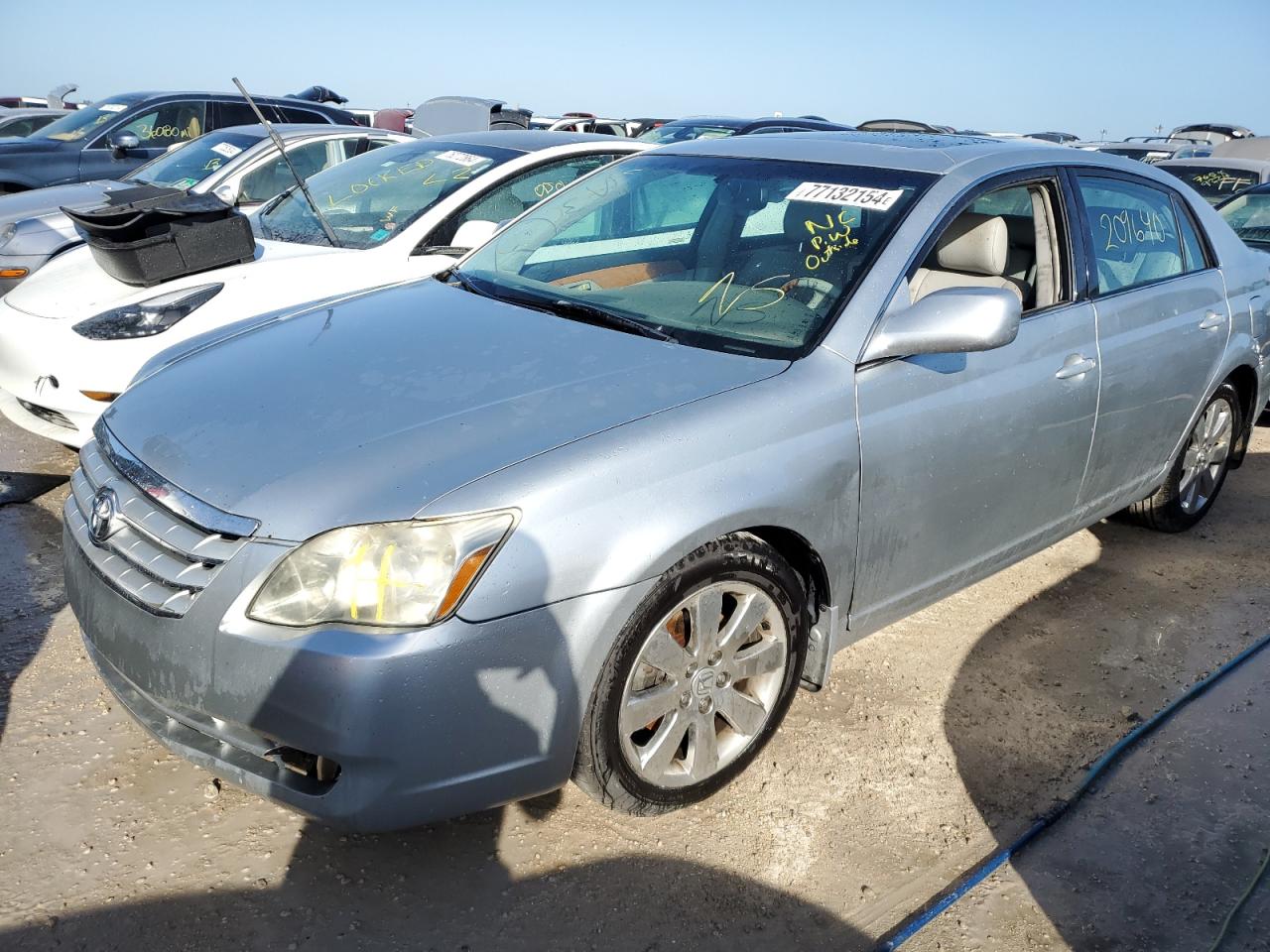 2005 Toyota Avalon - Image 1