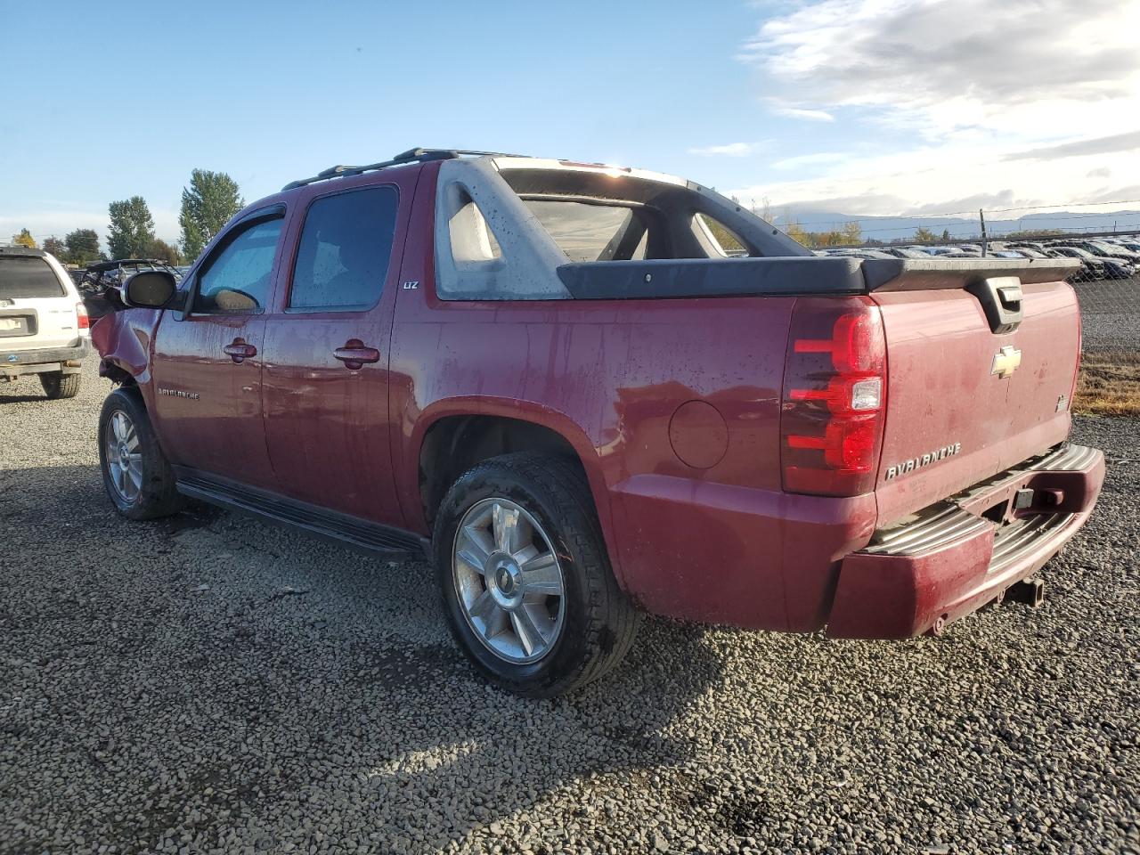 2007 Chevrolet Avalanche - Image 2