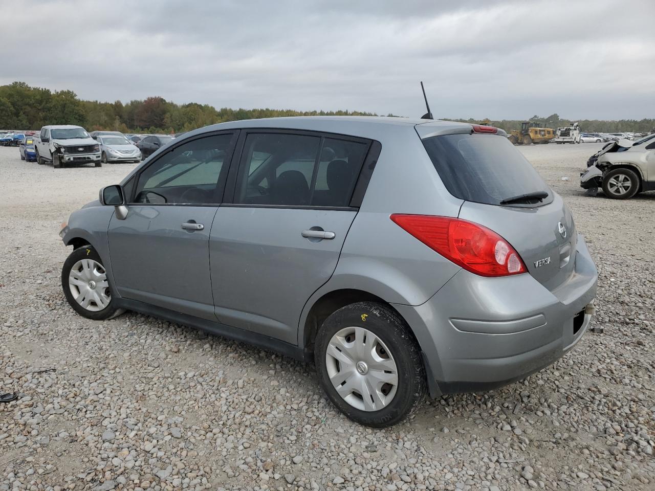 2010 Nissan Versa - Image 2