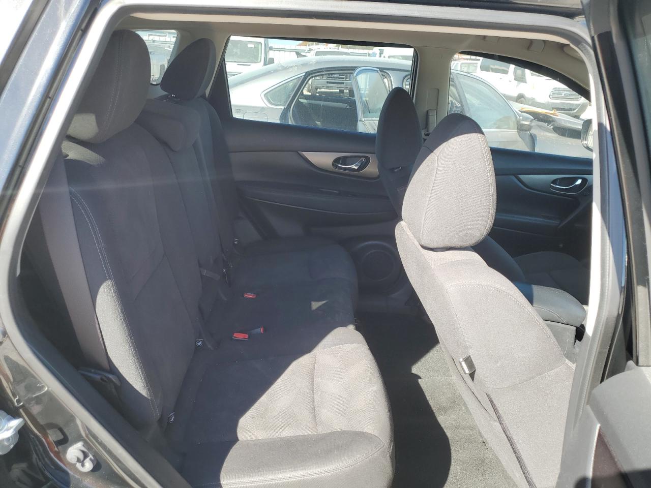 2016 Nissan Rogue - Image 11
