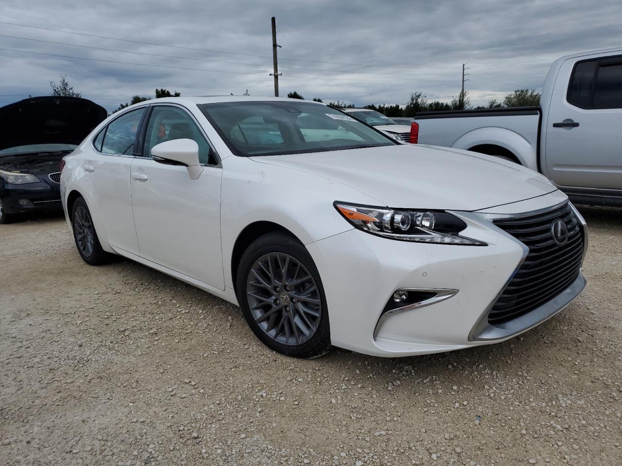 2018 Lexus ES - Image 4
