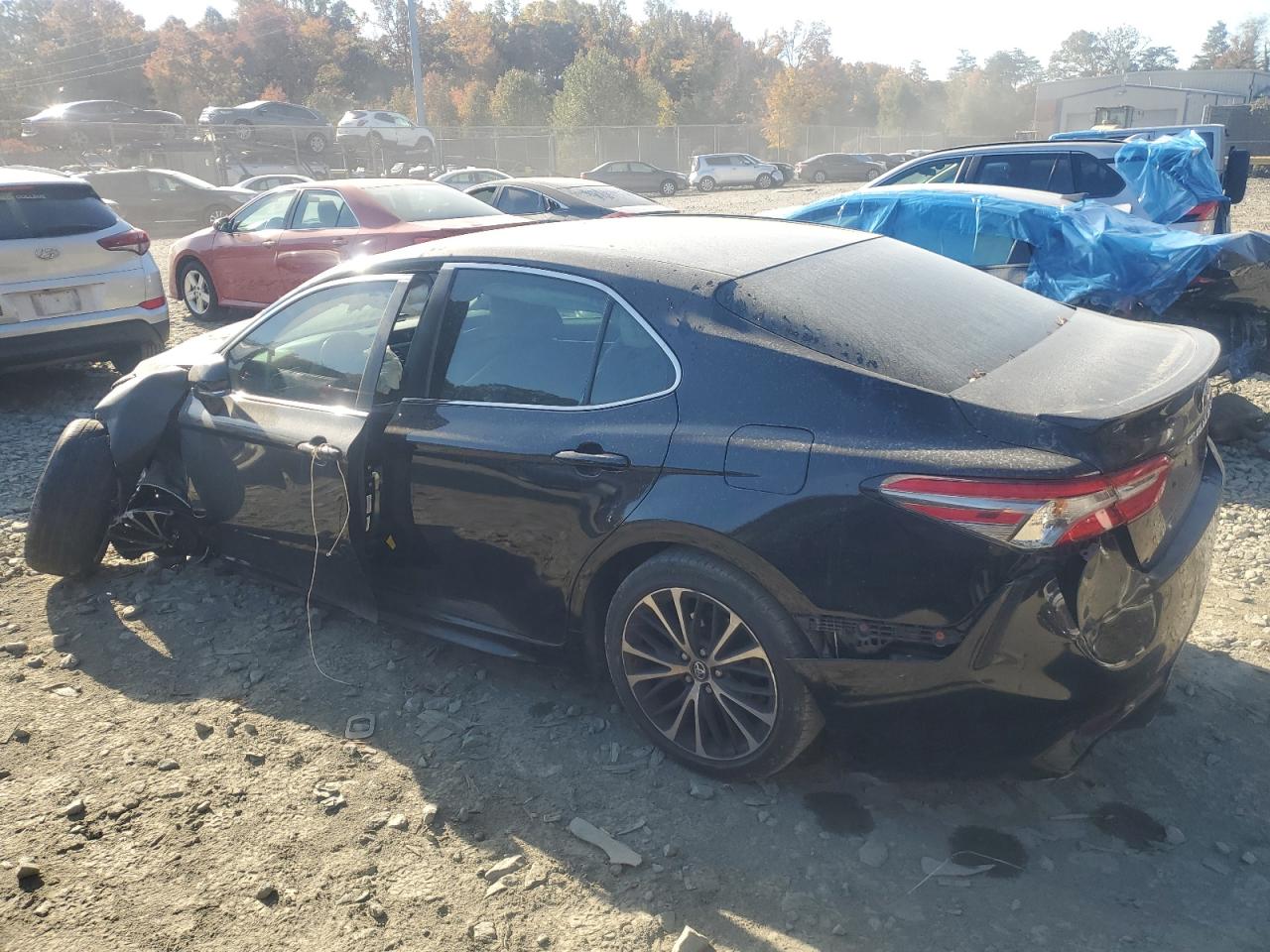 VIN 4T1B11HK7JU640309 2018 TOYOTA CAMRY no.2