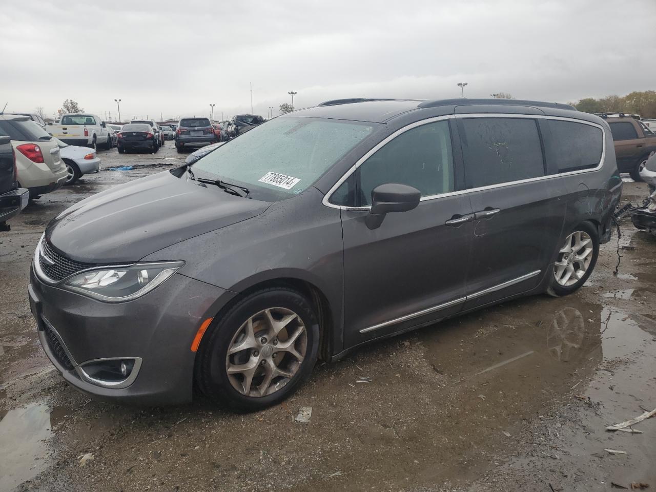 2017 Chrysler Pacifica Touring L zu verkaufen in Indianapolis, IN - Rear End