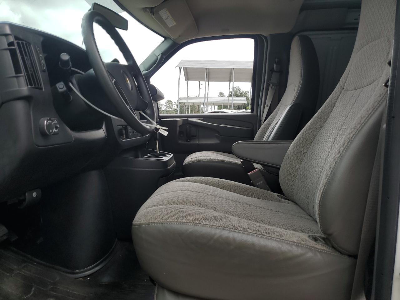 2015 Chevrolet Express - Image 7