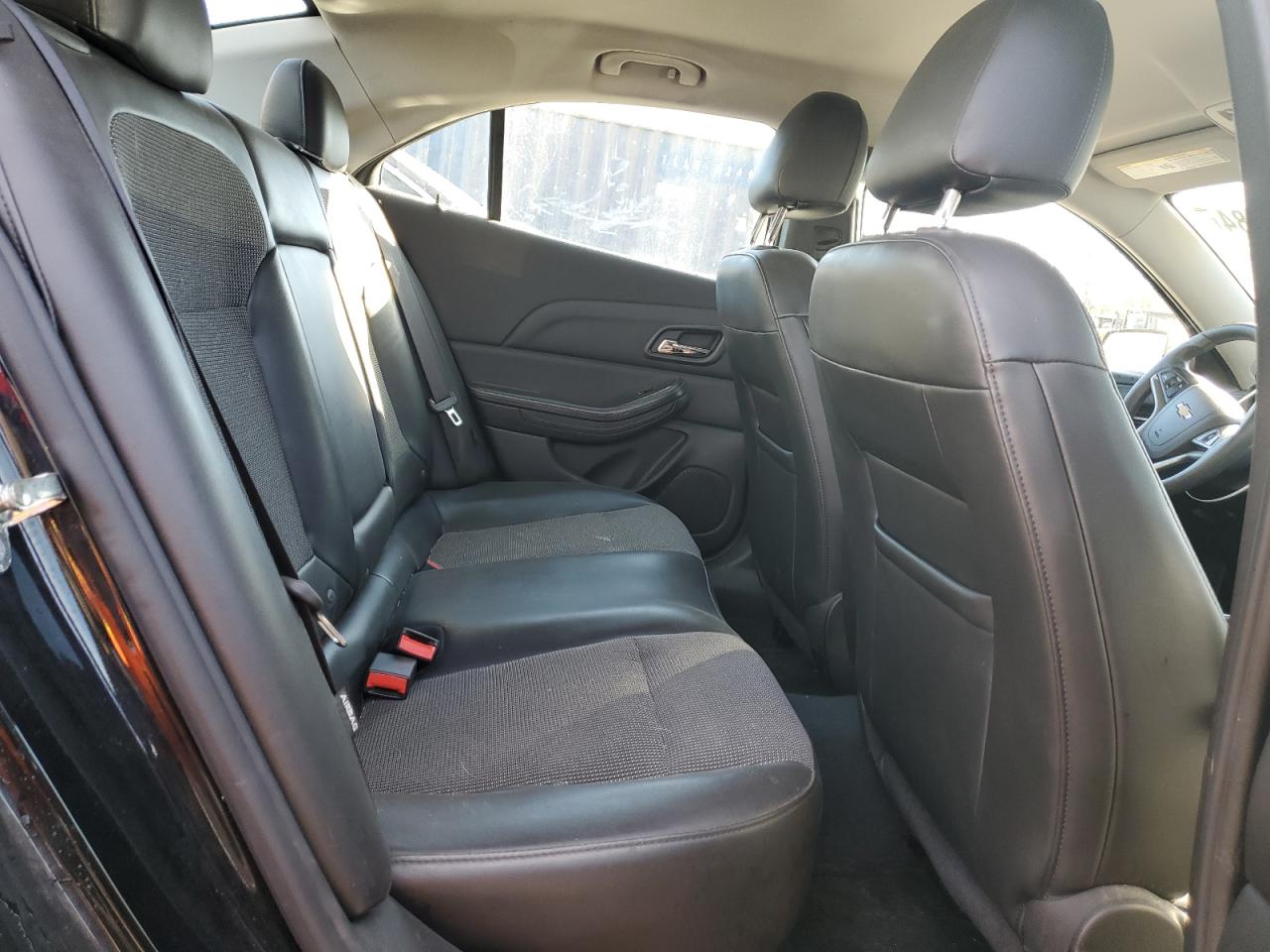 2016 Chevrolet Malibu - Image 10