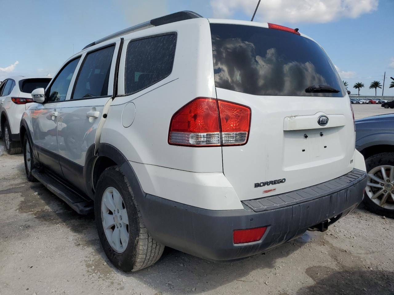 2009 Kia Mohave (Borrego) - Image 2