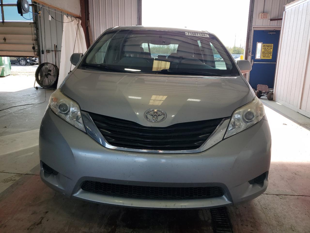 2011 Toyota Sienna - Image 5
