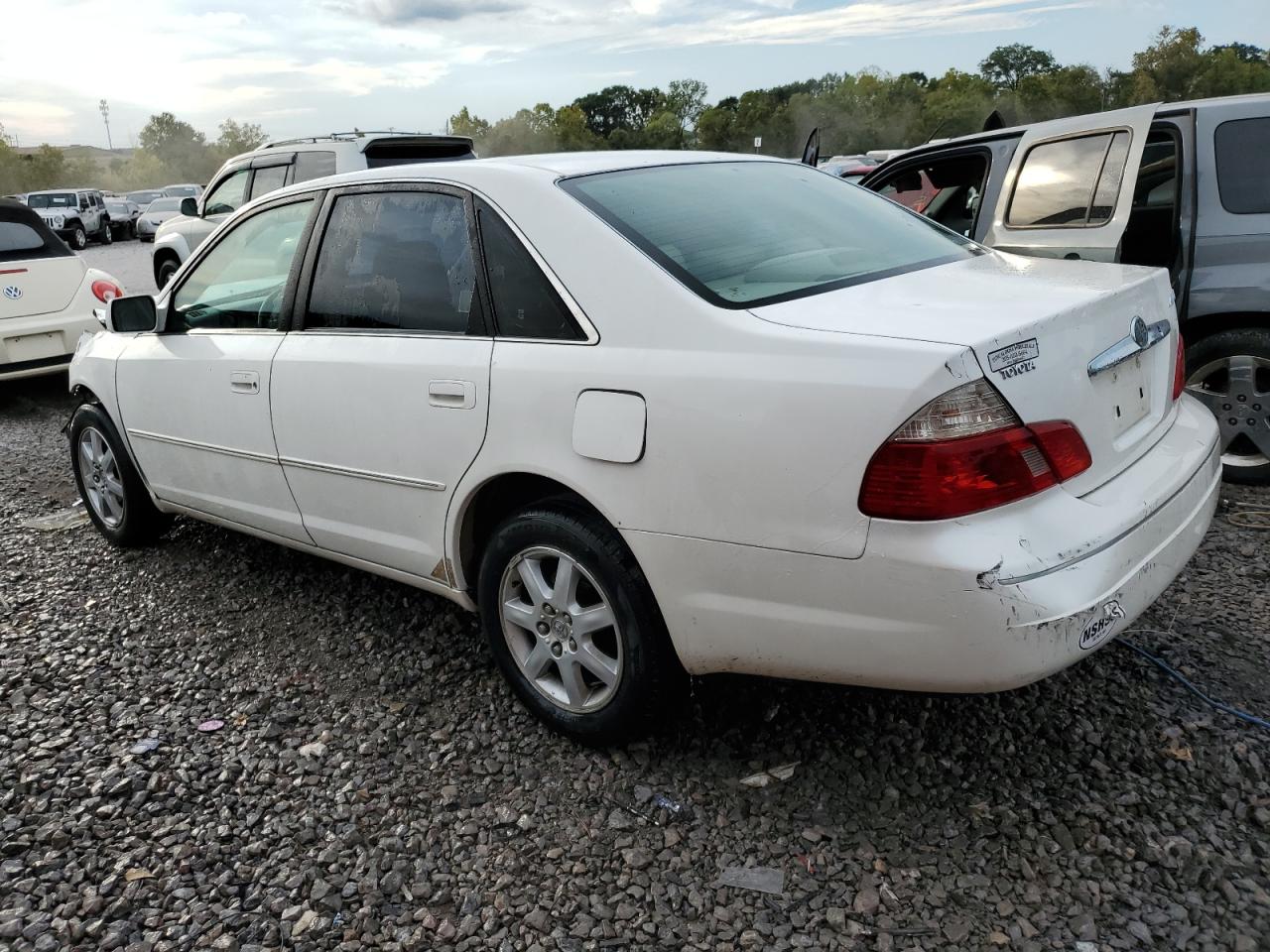 2004 Toyota Avalon - Image 2