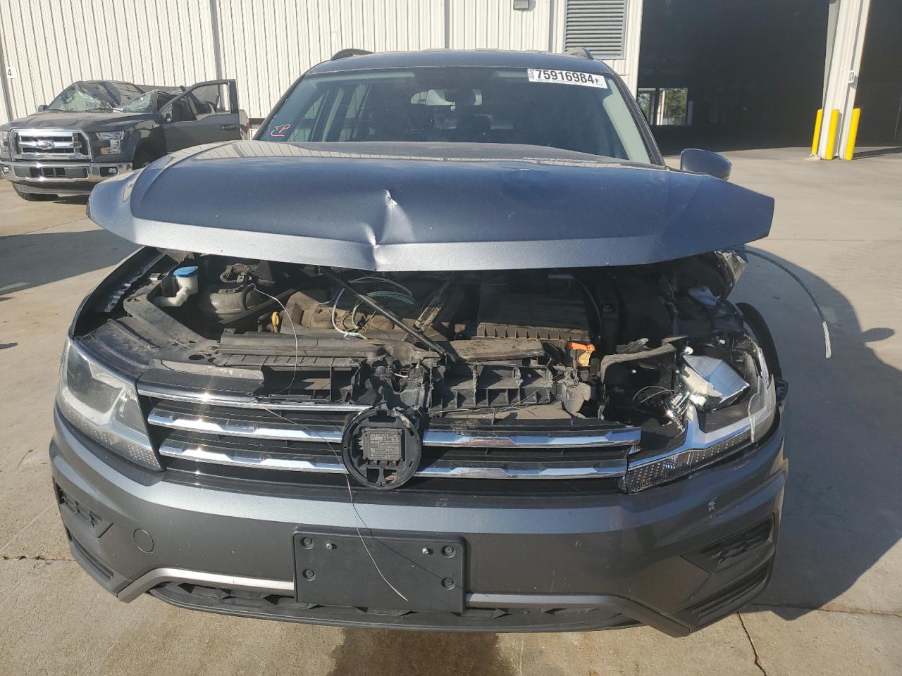 2018 Volkswagen Tiguan - Image 5