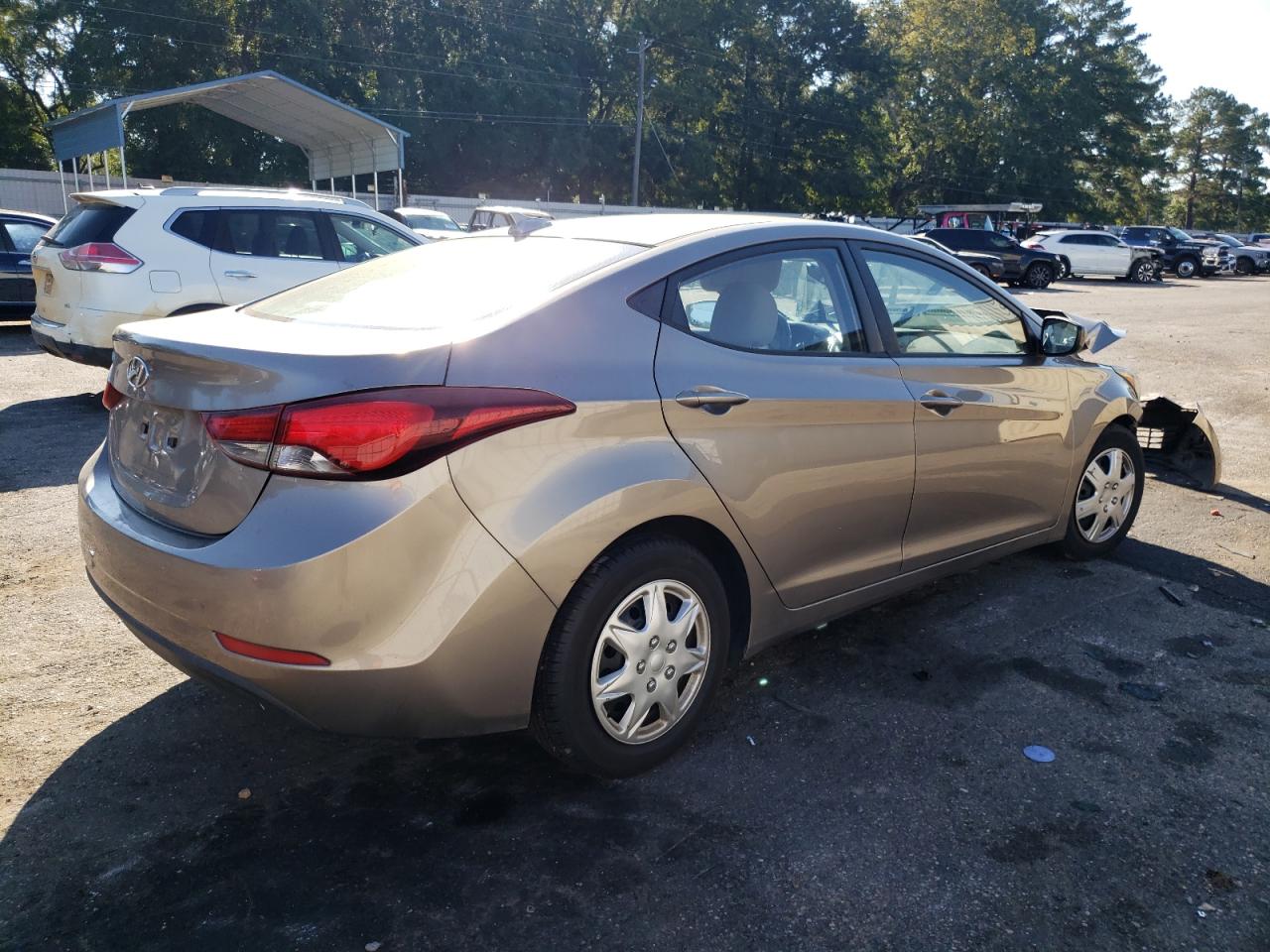 2016 Hyundai Elantra - Image 3