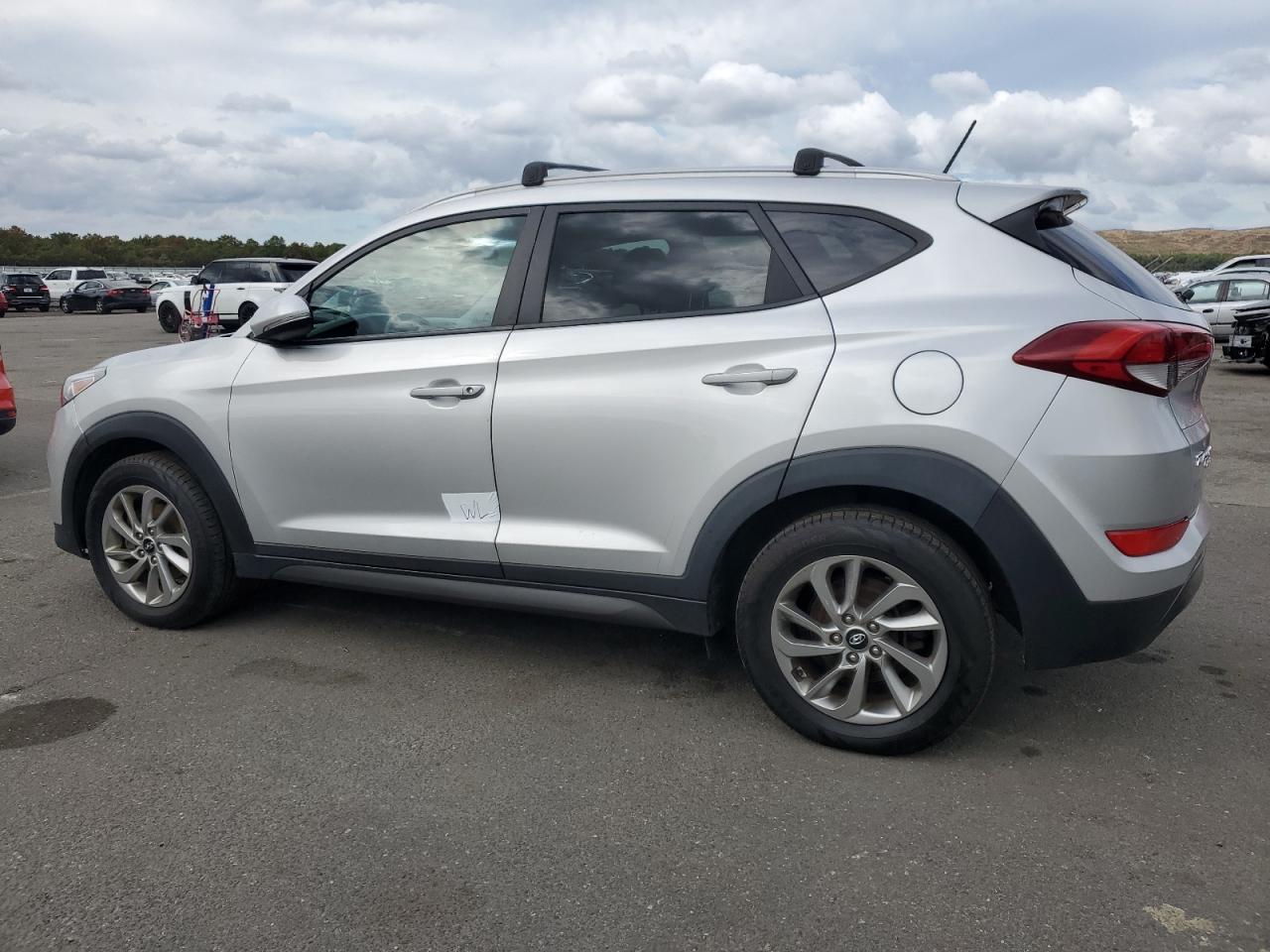 KM8J3CA23GU152379 2016 HYUNDAI TUCSON - Image 2